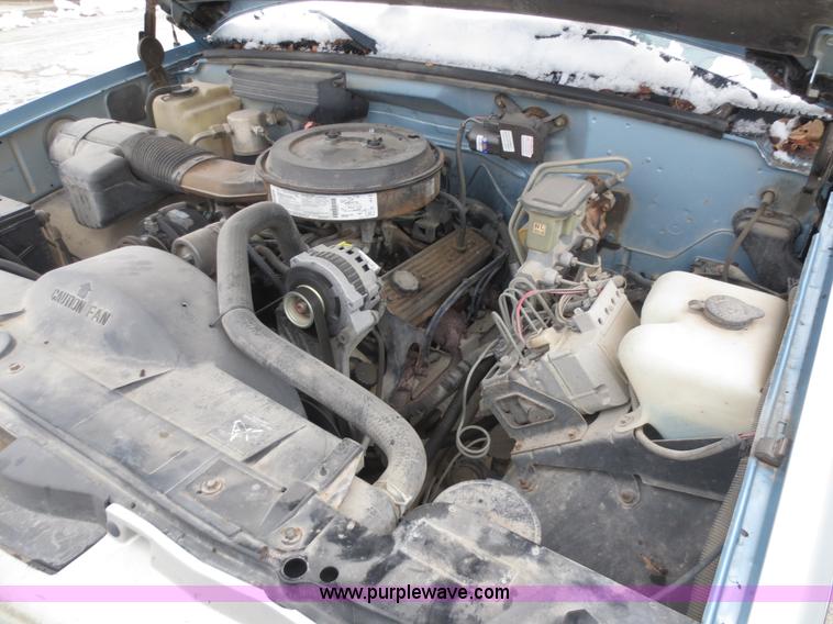 image for item D5798 1993 Chevrolet Suburban C2500 SUV