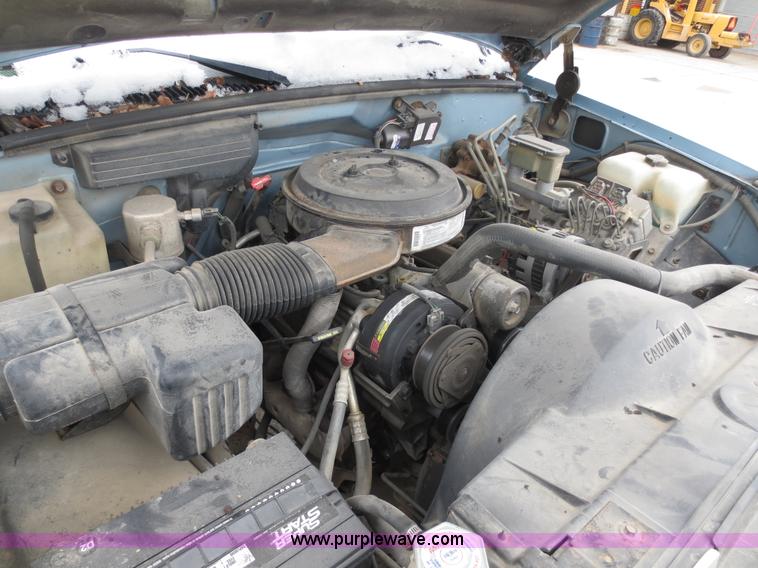 image for item D5798 1993 Chevrolet Suburban C2500 SUV