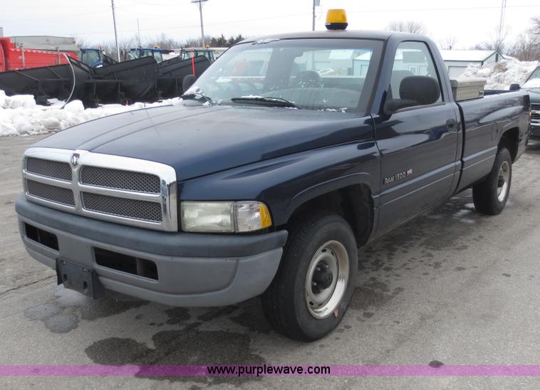 image for item D5799 2001 Dodge Ram 1500 pickup truck
