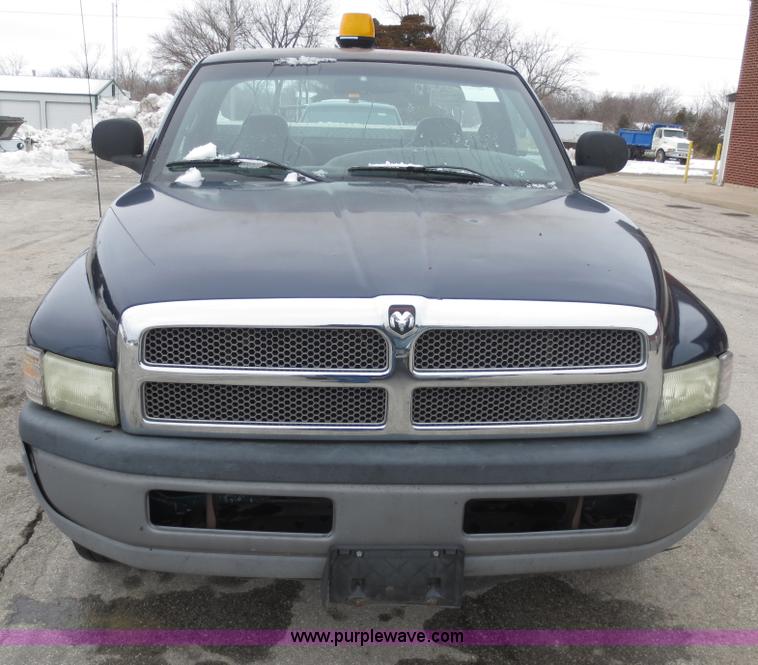 image for item D5799 2001 Dodge Ram 1500 pickup truck