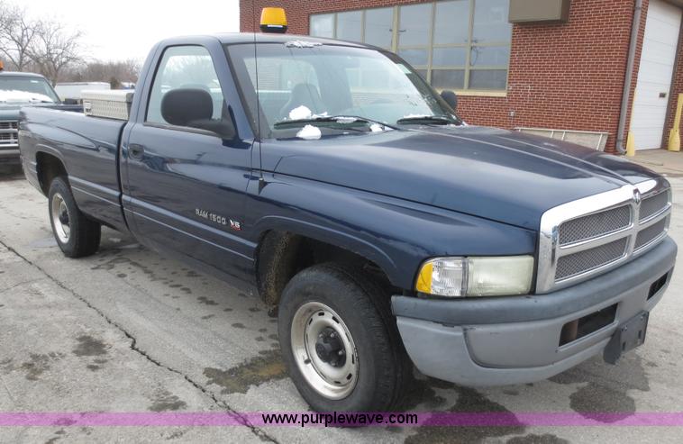 image for item D5799 2001 Dodge Ram 1500 pickup truck