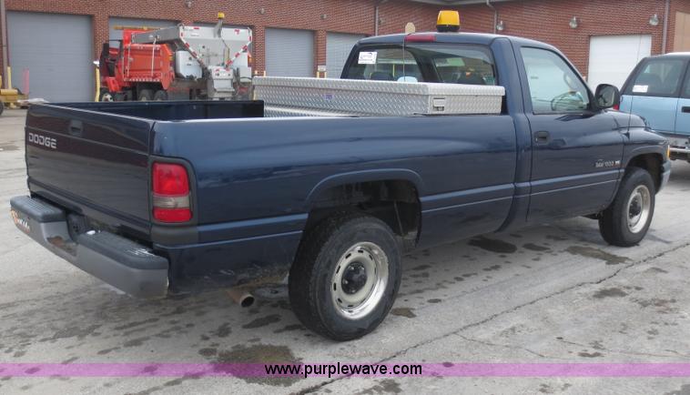 image for item D5799 2001 Dodge Ram 1500 pickup truck