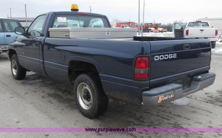 image for item D5799 2001 Dodge Ram 1500 pickup truck