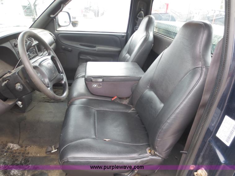 image for item D5799 2001 Dodge Ram 1500 pickup truck