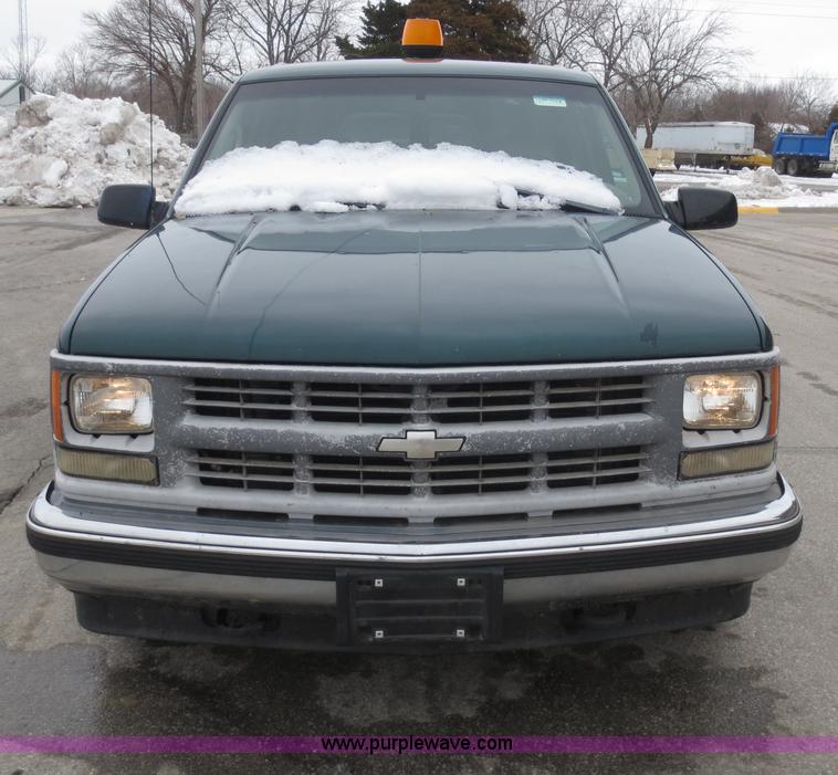 image for item D5800 1998 Chevrolet Suburban C1500 SUV