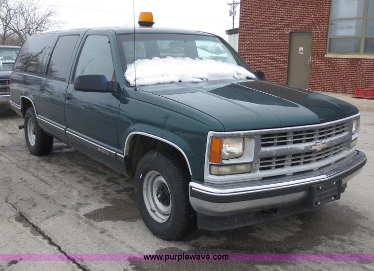 image for item D5800 1998 Chevrolet Suburban C1500 SUV