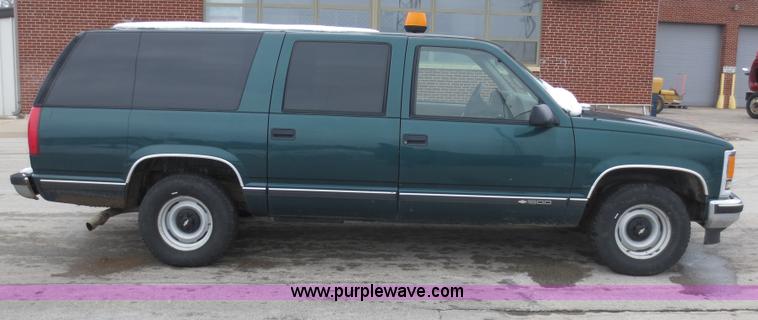 image for item D5800 1998 Chevrolet Suburban C1500 SUV
