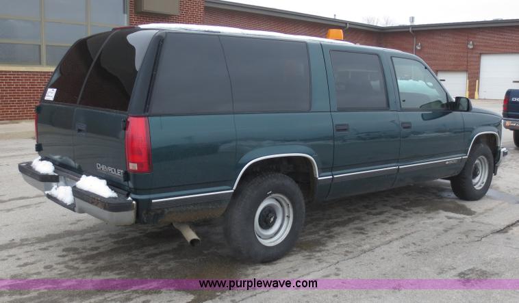image for item D5800 1998 Chevrolet Suburban C1500 SUV