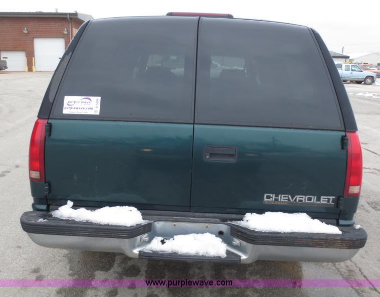 image for item D5800 1998 Chevrolet Suburban C1500 SUV