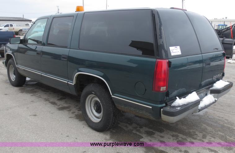 image for item D5800 1998 Chevrolet Suburban C1500 SUV