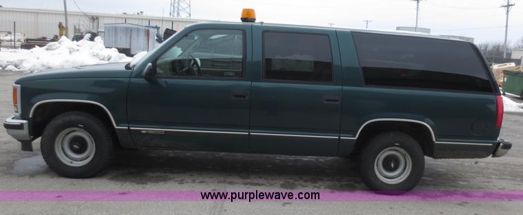 image for item D5800 1998 Chevrolet Suburban C1500 SUV