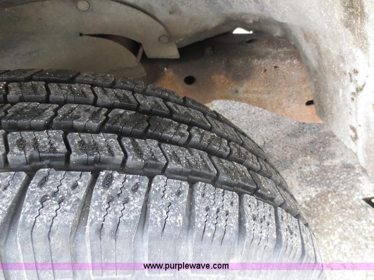 image for item D5800 1998 Chevrolet Suburban C1500 SUV