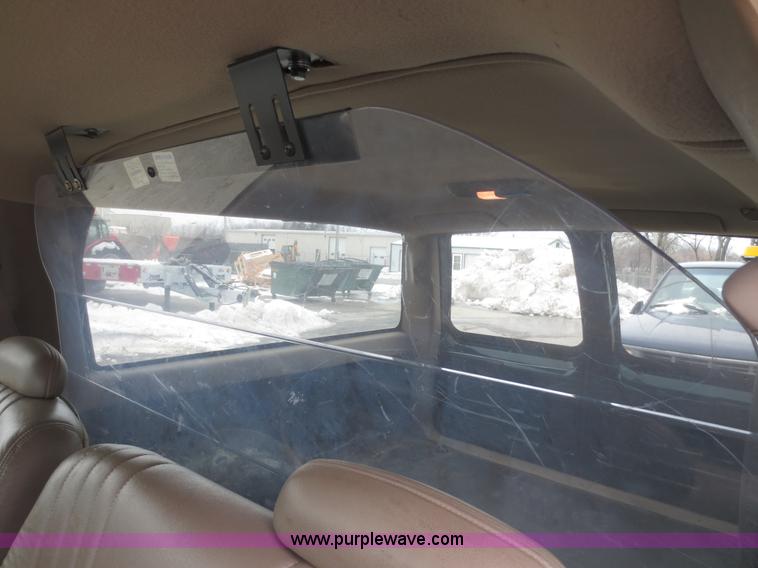 image for item D5800 1998 Chevrolet Suburban C1500 SUV