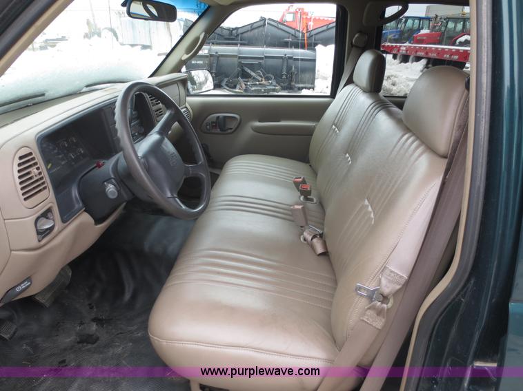 image for item D5800 1998 Chevrolet Suburban C1500 SUV