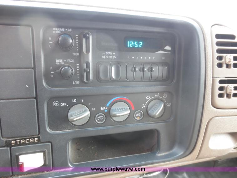 image for item D5800 1998 Chevrolet Suburban C1500 SUV