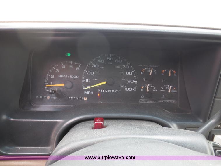 image for item D5800 1998 Chevrolet Suburban C1500 SUV