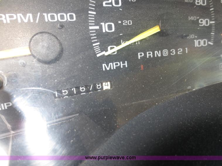 image for item D5800 1998 Chevrolet Suburban C1500 SUV