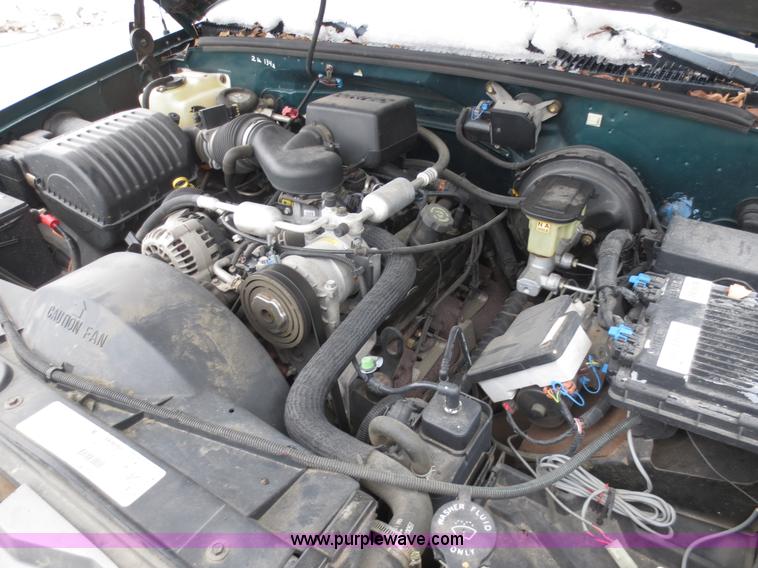 image for item D5800 1998 Chevrolet Suburban C1500 SUV