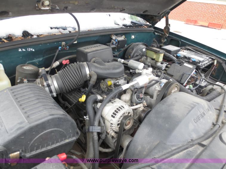 image for item D5800 1998 Chevrolet Suburban C1500 SUV