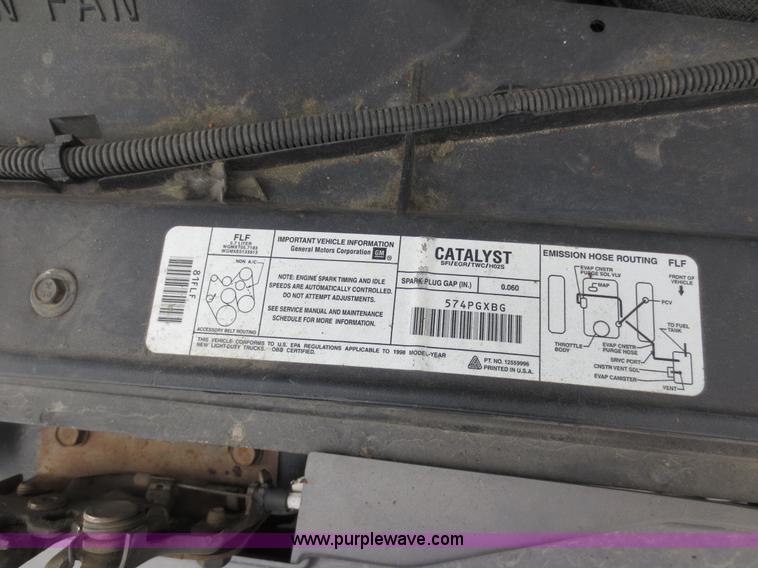 image for item D5800 1998 Chevrolet Suburban C1500 SUV