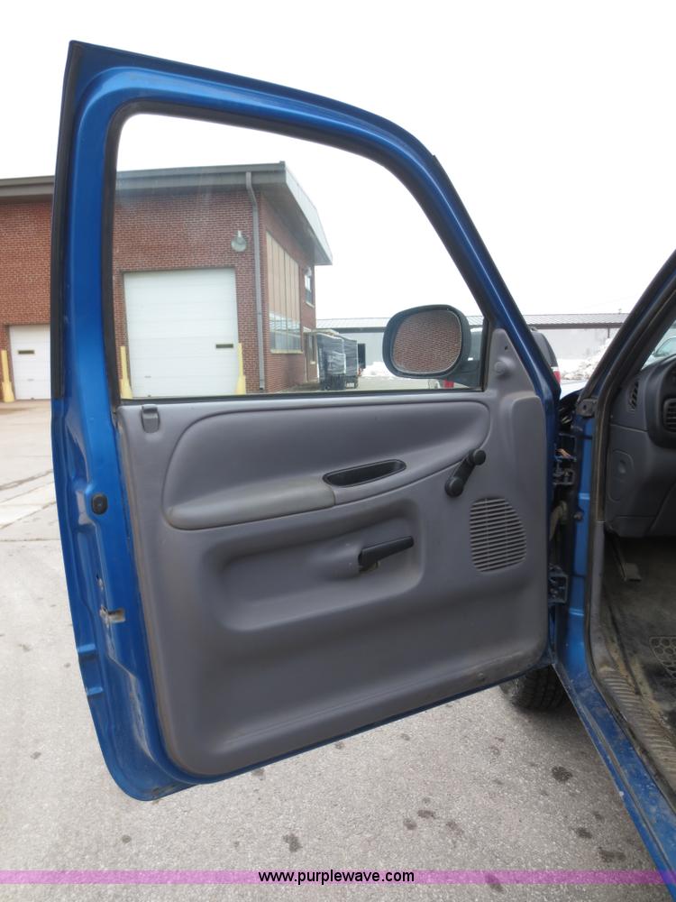 image for item D5803 1999 Dodge Ram 1500 pickup truck