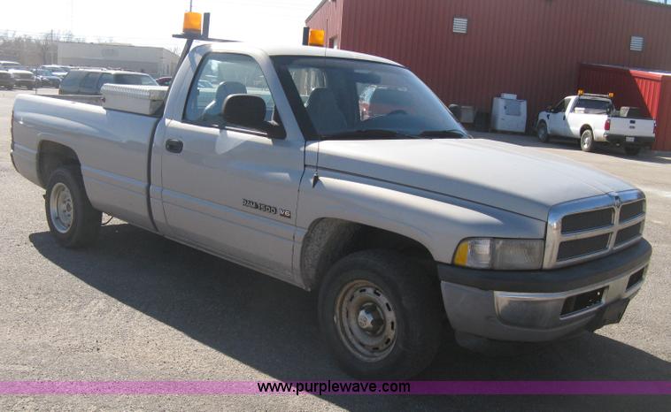image for item E2882 2001 Dodge Ram 1500 pickup truck