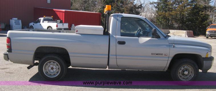 image for item E2882 2001 Dodge Ram 1500 pickup truck
