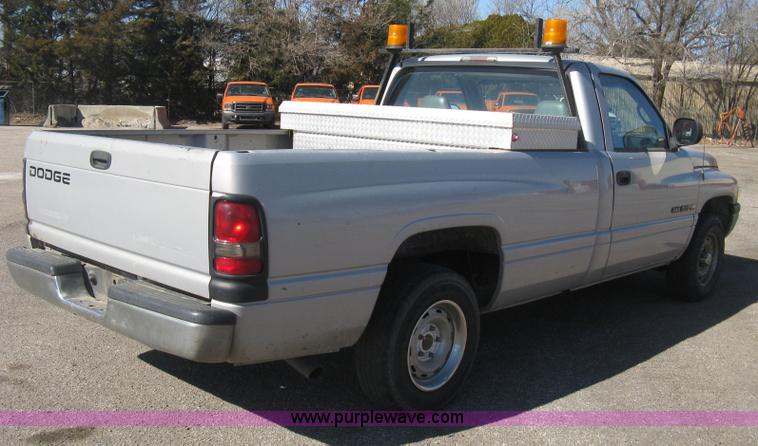 image for item E2882 2001 Dodge Ram 1500 pickup truck