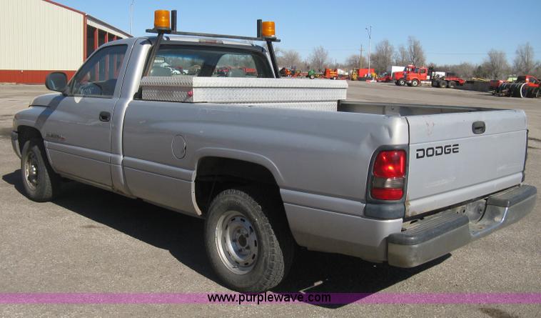 image for item E2882 2001 Dodge Ram 1500 pickup truck