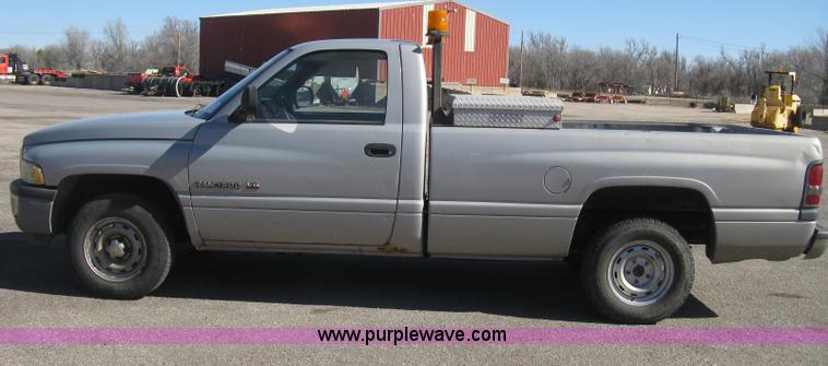 image for item E2882 2001 Dodge Ram 1500 pickup truck