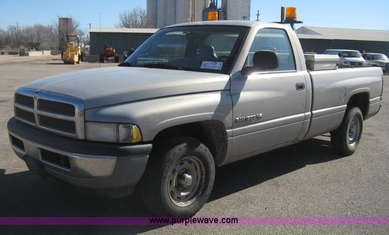 image for item E2882 2001 Dodge Ram 1500 pickup truck