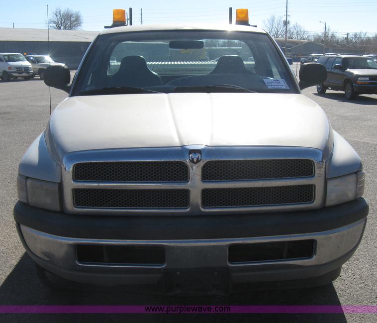 image for item E2882 2001 Dodge Ram 1500 pickup truck