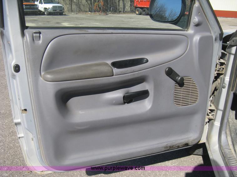 image for item E2882 2001 Dodge Ram 1500 pickup truck