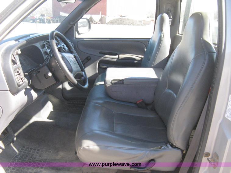 image for item E2882 2001 Dodge Ram 1500 pickup truck