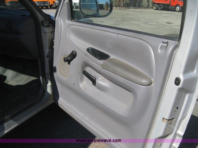 image for item E2882 2001 Dodge Ram 1500 pickup truck