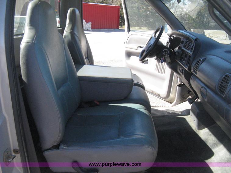 image for item E2882 2001 Dodge Ram 1500 pickup truck