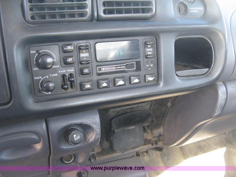 image for item E2882 2001 Dodge Ram 1500 pickup truck