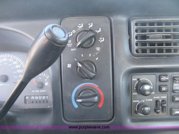 image for item E2882 2001 Dodge Ram 1500 pickup truck