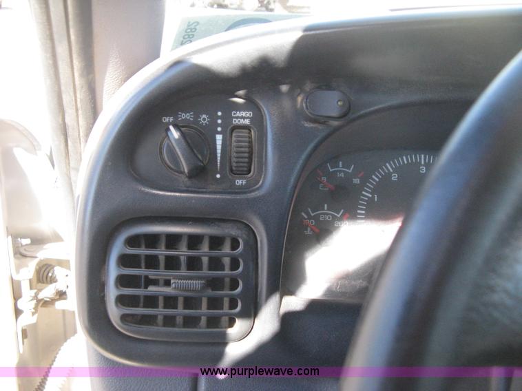 image for item E2882 2001 Dodge Ram 1500 pickup truck