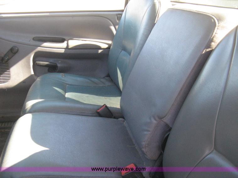 image for item E2882 2001 Dodge Ram 1500 pickup truck