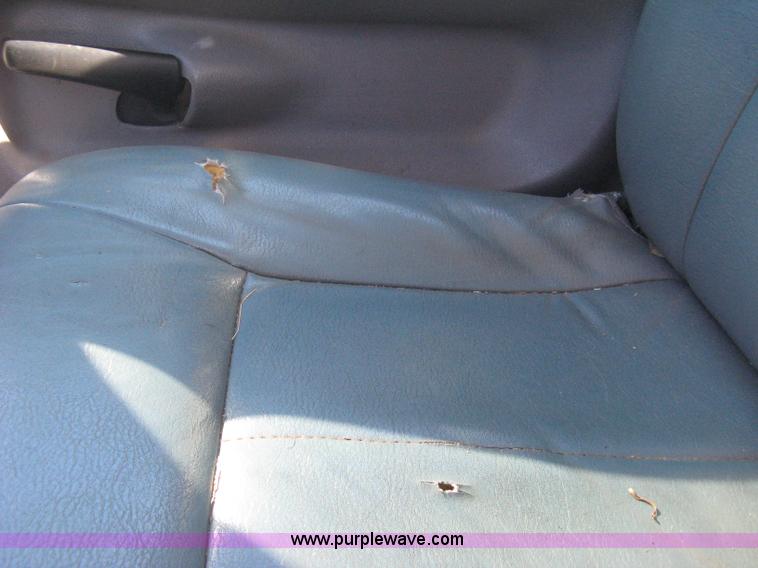 image for item E2882 2001 Dodge Ram 1500 pickup truck