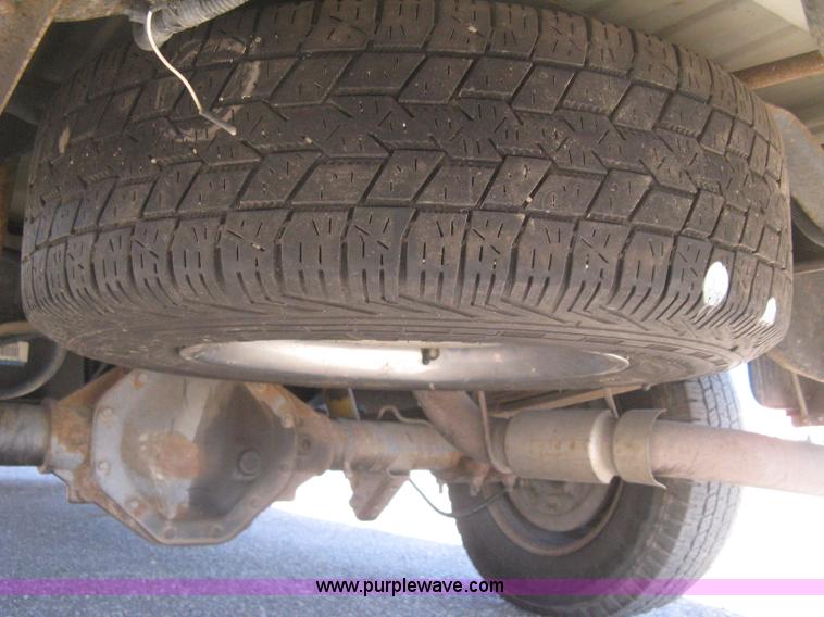 image for item E2882 2001 Dodge Ram 1500 pickup truck