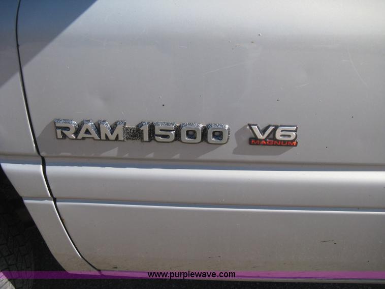 image for item E2882 2001 Dodge Ram 1500 pickup truck