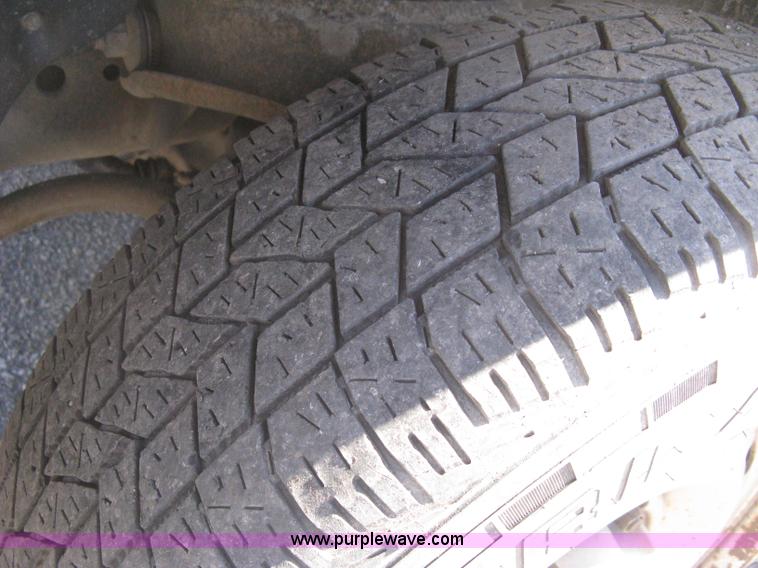 image for item E2882 2001 Dodge Ram 1500 pickup truck