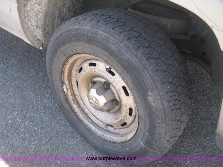 image for item E2882 2001 Dodge Ram 1500 pickup truck