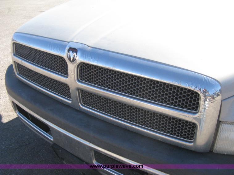 image for item E2882 2001 Dodge Ram 1500 pickup truck