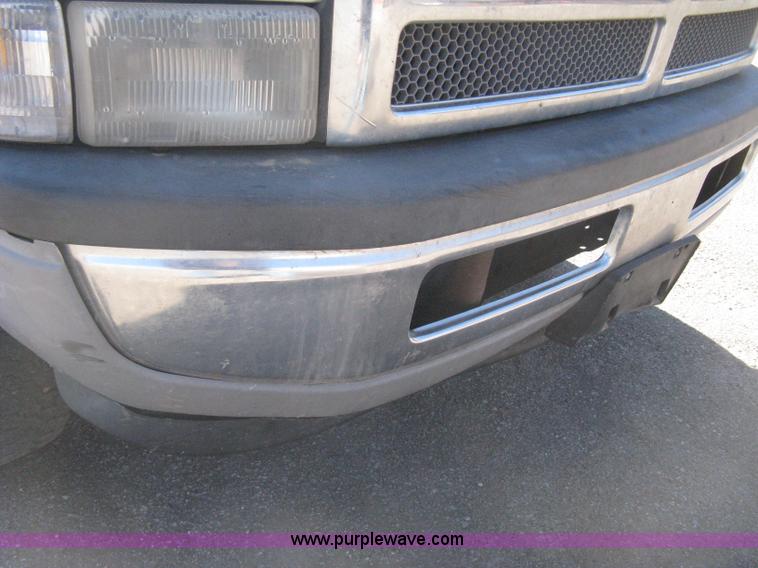 image for item E2882 2001 Dodge Ram 1500 pickup truck