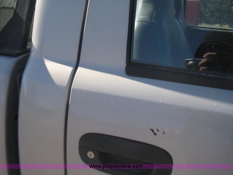 image for item E2882 2001 Dodge Ram 1500 pickup truck