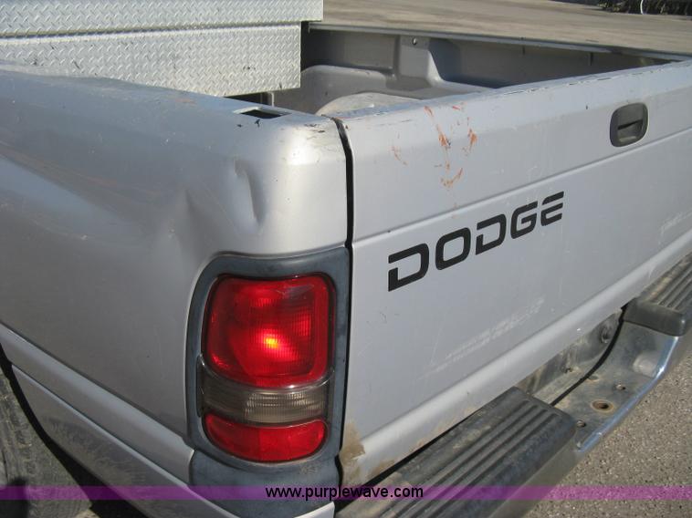 image for item E2882 2001 Dodge Ram 1500 pickup truck