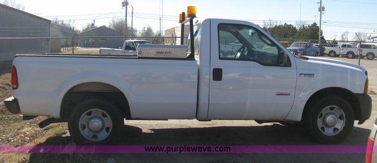 image for item E2883 2006 Ford F250 Super Duty XL pickup truck